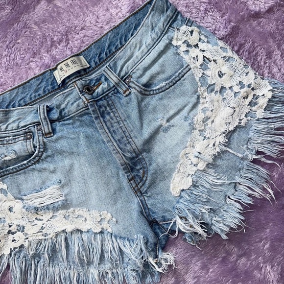 Free People Pants - 👽[ We The Free ] Lace Detail Cut Off Daisy Duke Shorts